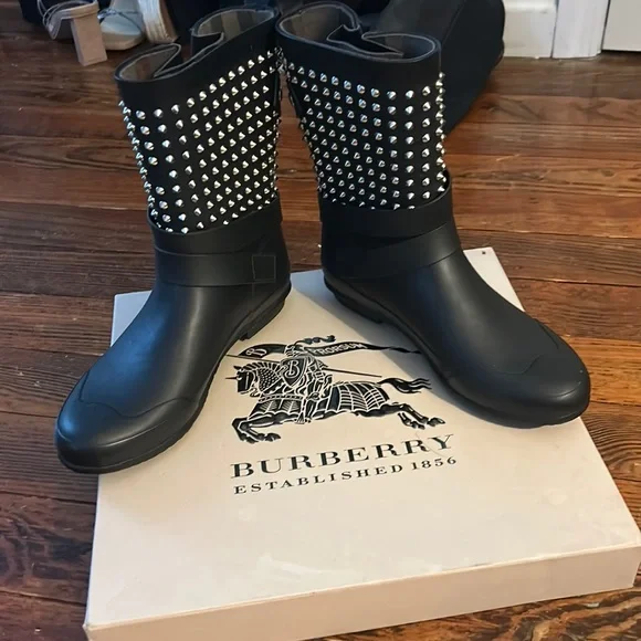 Burberry rain deals boots poshmark
